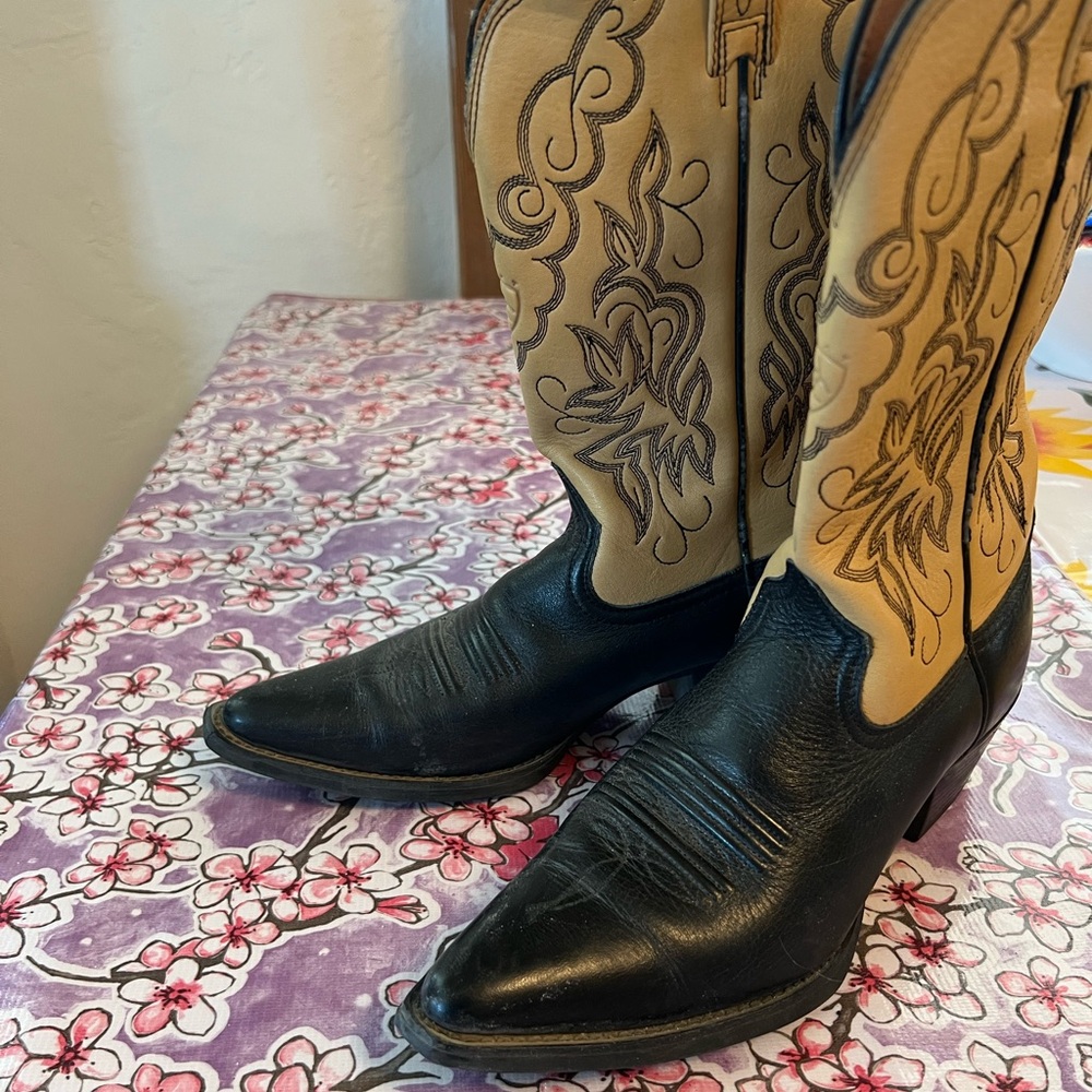 Ariat Black and Tan Leather Cowgirl Boots 6B